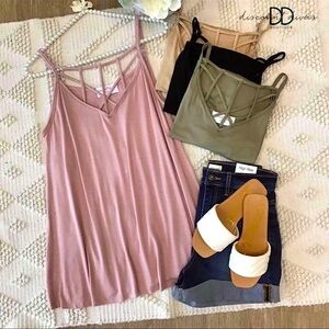 🆕🌿🖤DISCOUNT DIVAS: BLACK Criss Cross Tank Top SMALL